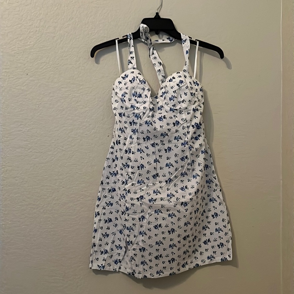 Beautiful summer dress. Never been worn. Perfect condition.